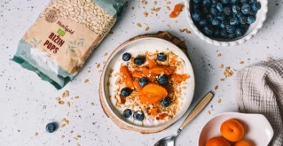 Granola s marelicama i kokosom Granola s marelicama i kokosom