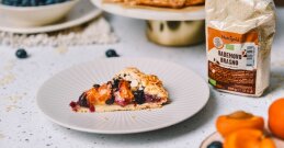 Frangipane s borovnicama i marelicama