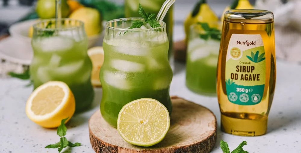 Detox napitak s krastavcima i limetom