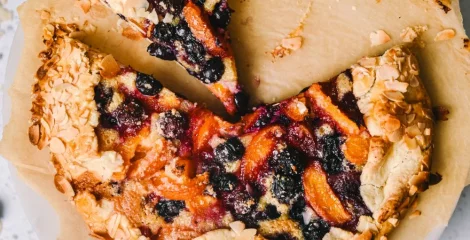 Frangipane s borovnicama i marelicama