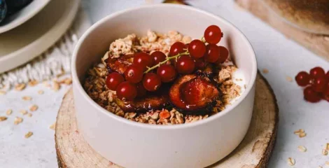 Muesli s pečenim šljivama