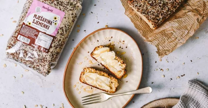 Recept za Kruh sa zrnatim sirom prema receptu koji je pripremila YumYumParadise.