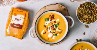 Recept za Curry juhu od bundeve koji je pripremila YumYumParadise.