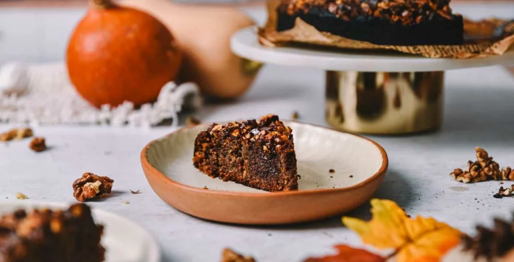 Recept za kolač od datulja iz blendera idealan je slatkiš za jesenske dane.