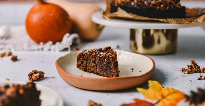 Recept za kolač od datulja iz blendera idealan je slatkiš za jesenske dane.