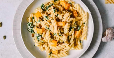 Recept za Pastu s bundevom i špinatom idelano je rješenje za jesenski ručak.