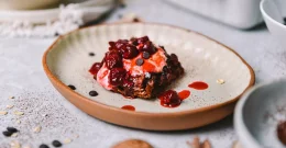 Recept za jednostavan i ukusan čoko zobeni zobeni kolač s višnjama.