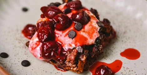 Čoko zobeni zobeni kolač s višnjama