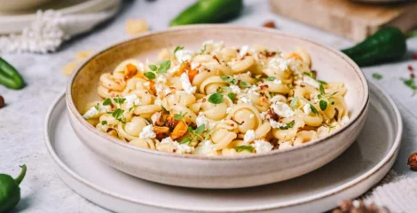 Chilli pasta s bundevom i lješnjacima spaja slatkoću, hrskavost i laganu ljutinu.