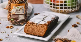 Kolač s jabukama i cimetom donosi odličan slatki zalogaj.