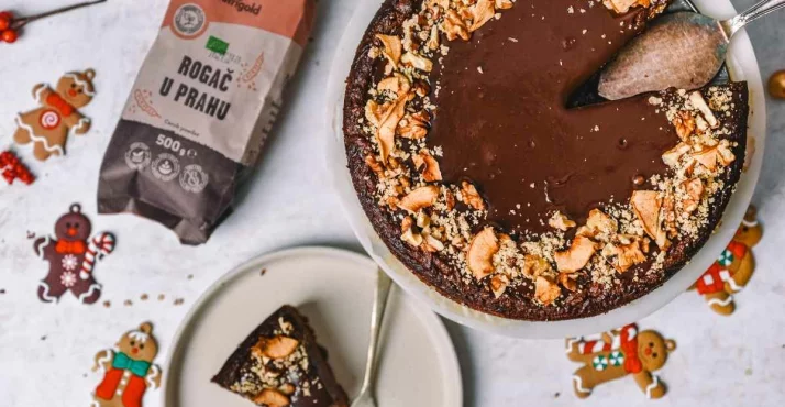 Kolač od rogača i jabuke