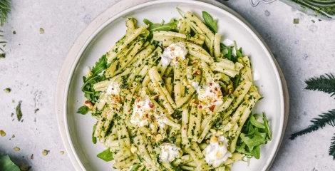 Tjestenina s pestom od raštike i pistacija