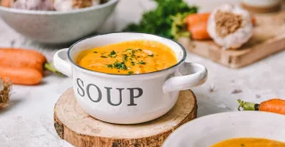 Juha od pečene mrkve i češnjaka s kurkumom Juha od pečene mrkve i češnjaka s kurkumom