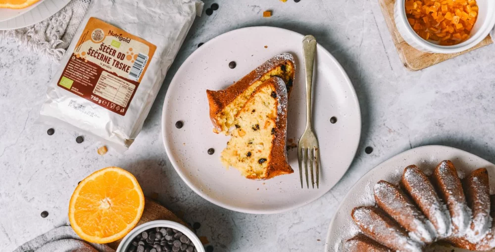 Kuglof od zrnatog sira i naranče s čokoladom