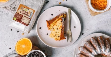 Kuglof od zrnatog sira i naranče s čokoladom