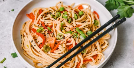 Noodles s jabukom i češnjakom
