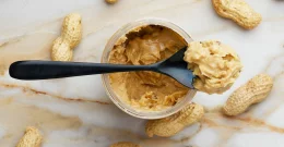 10 stvari koji se događaju u našem organizmu ako jedemo kikiriki maslac svaki dan