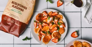 Mini palačinke s jagodama bez glutena
