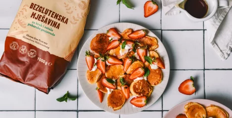 Mini palačinke s jagodama bez glutena