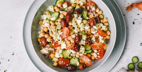 Grčka salata sa slanutkom