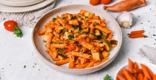 Ratatouille s tjesteninom od crvene leće Ratatouille s tjesteninom od crvene leće
