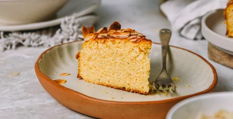 Badem kolač s palentom i ricotta sirom