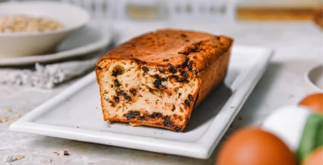 Zobeni banana kruh sa zrnatim sirom